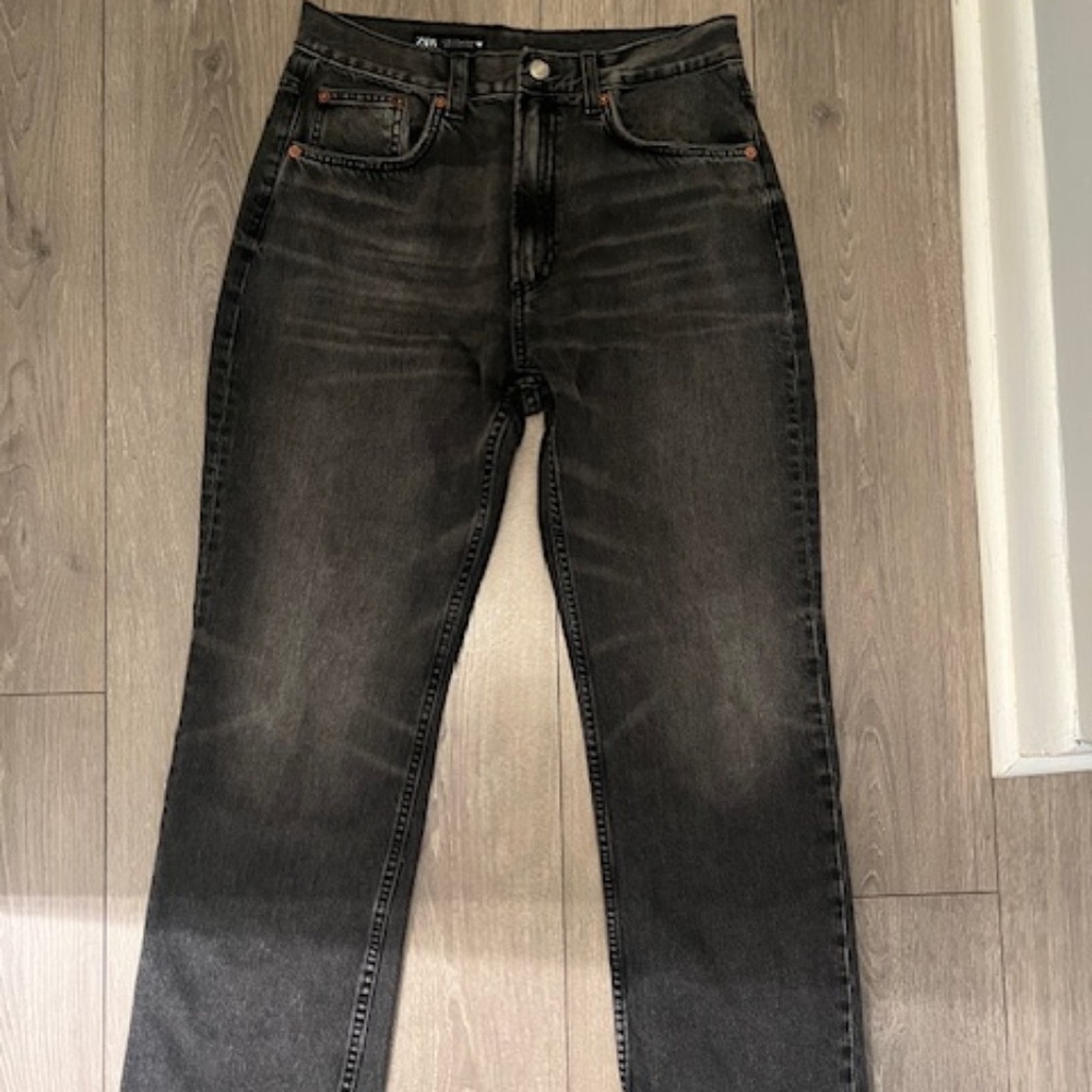 Zara Black Wash Straight Jeans. Size 10